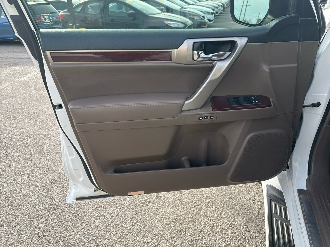 Used 2018 Lexus GX 460 Luxury w/ Preferred Accessory Package image 13