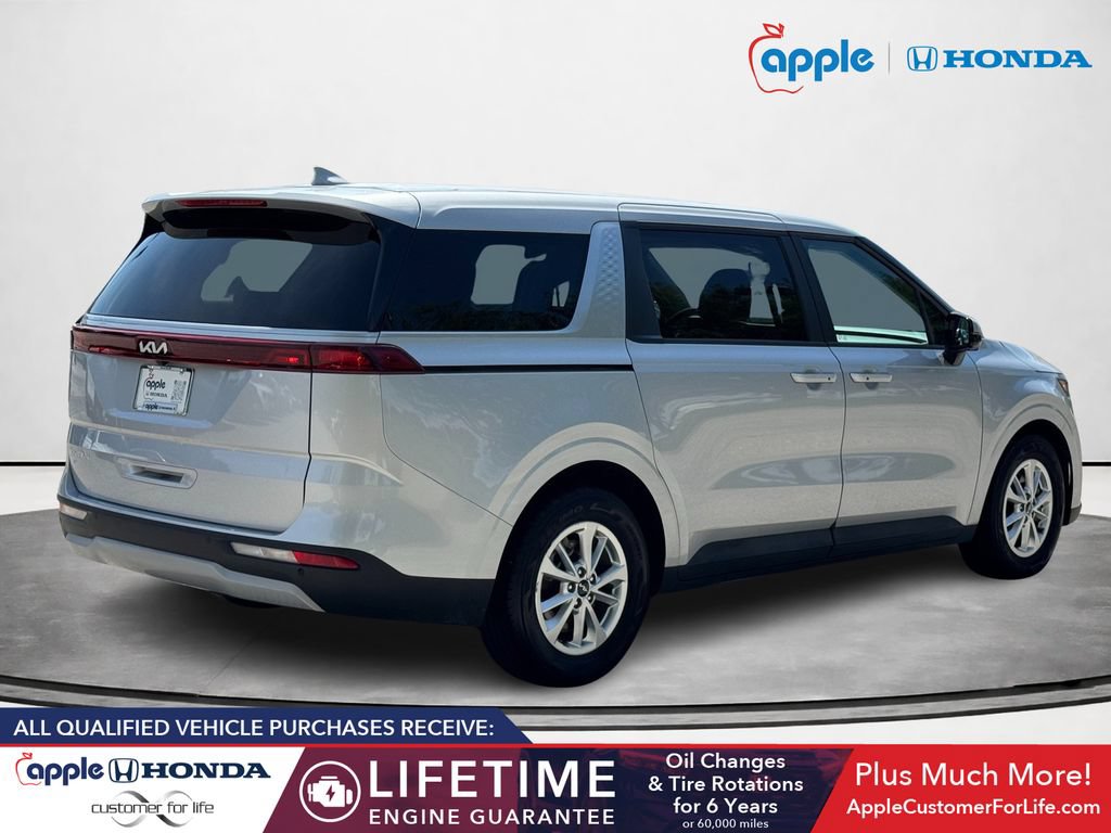 Used 2023 Kia Carnival LX FWD image 3