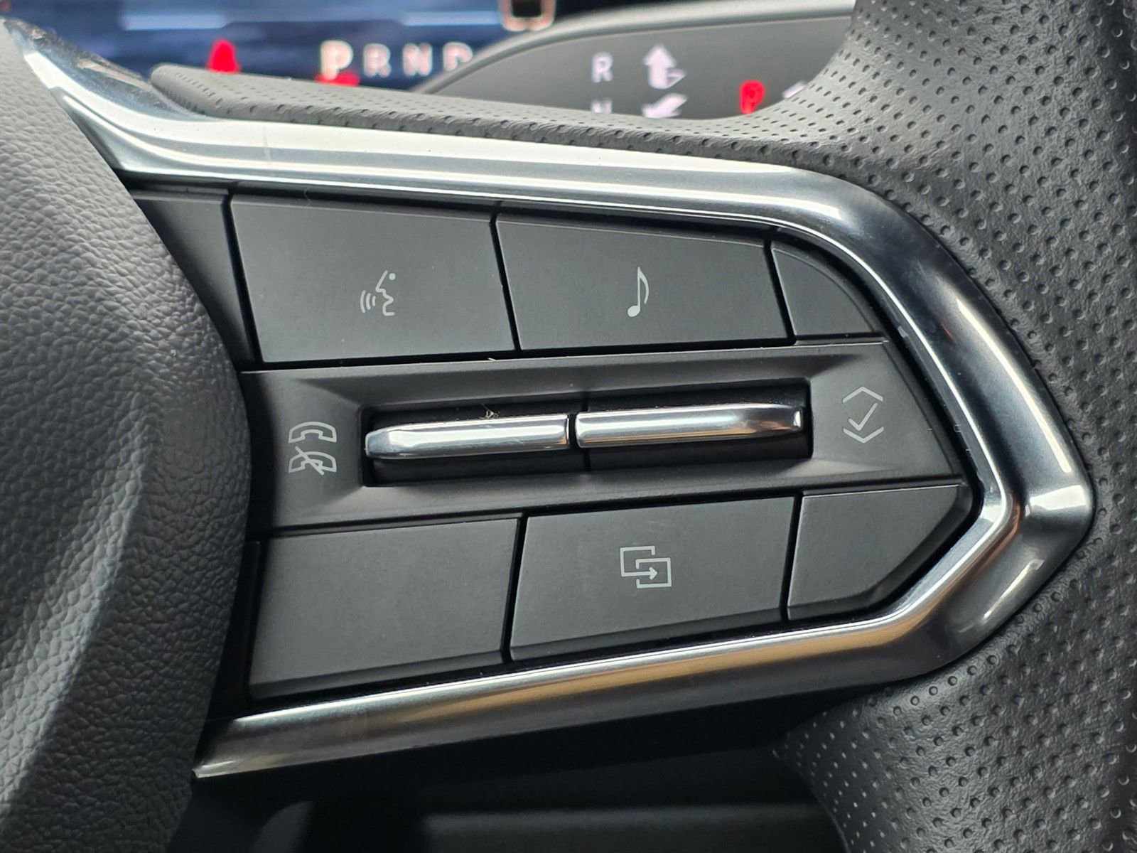 New 2026 Chevrolet Equinox EV LT w/ LPO, Blackout Package image 29