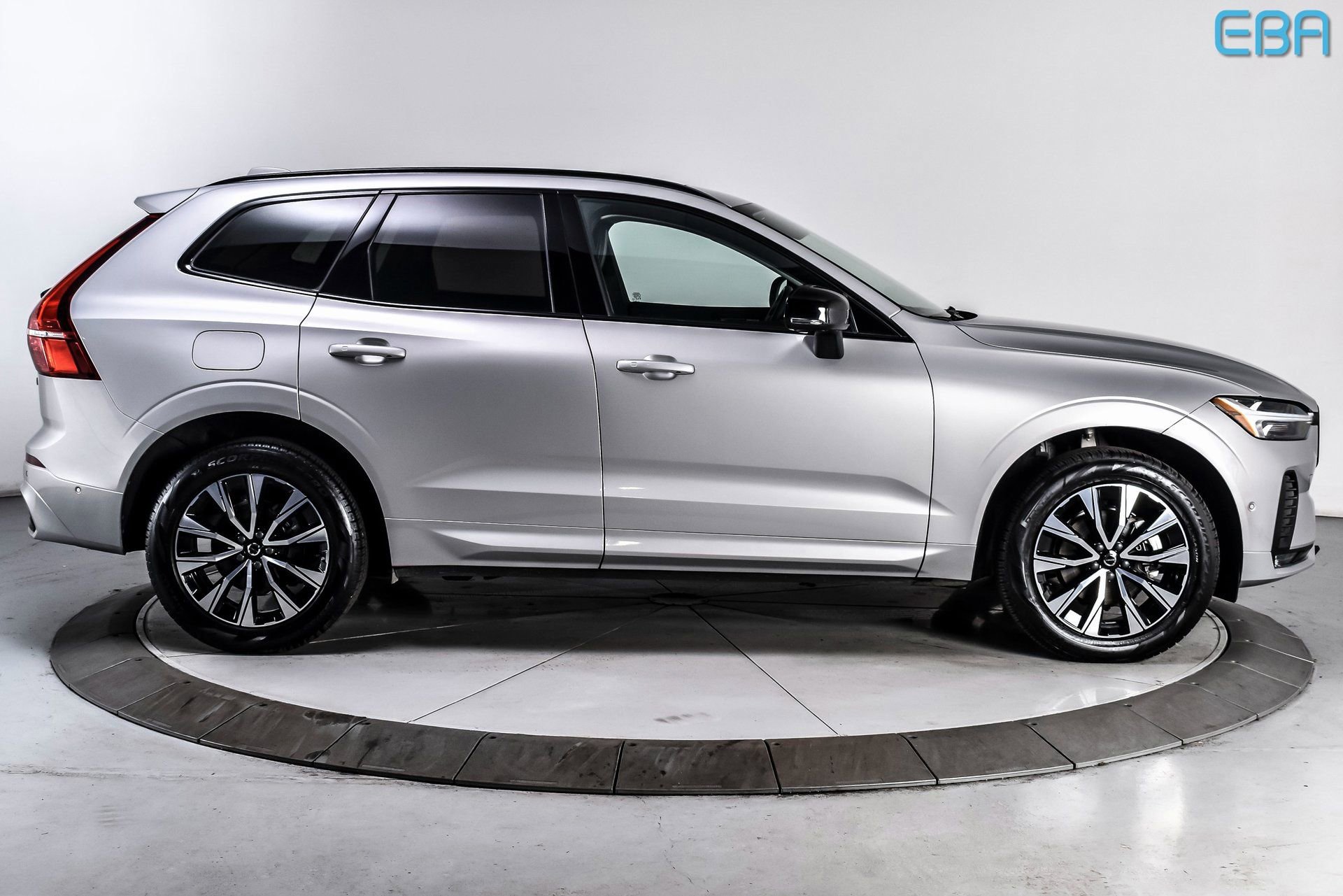 Used 2025 Volvo XC60 B5 Plus AWD/4WD image 7