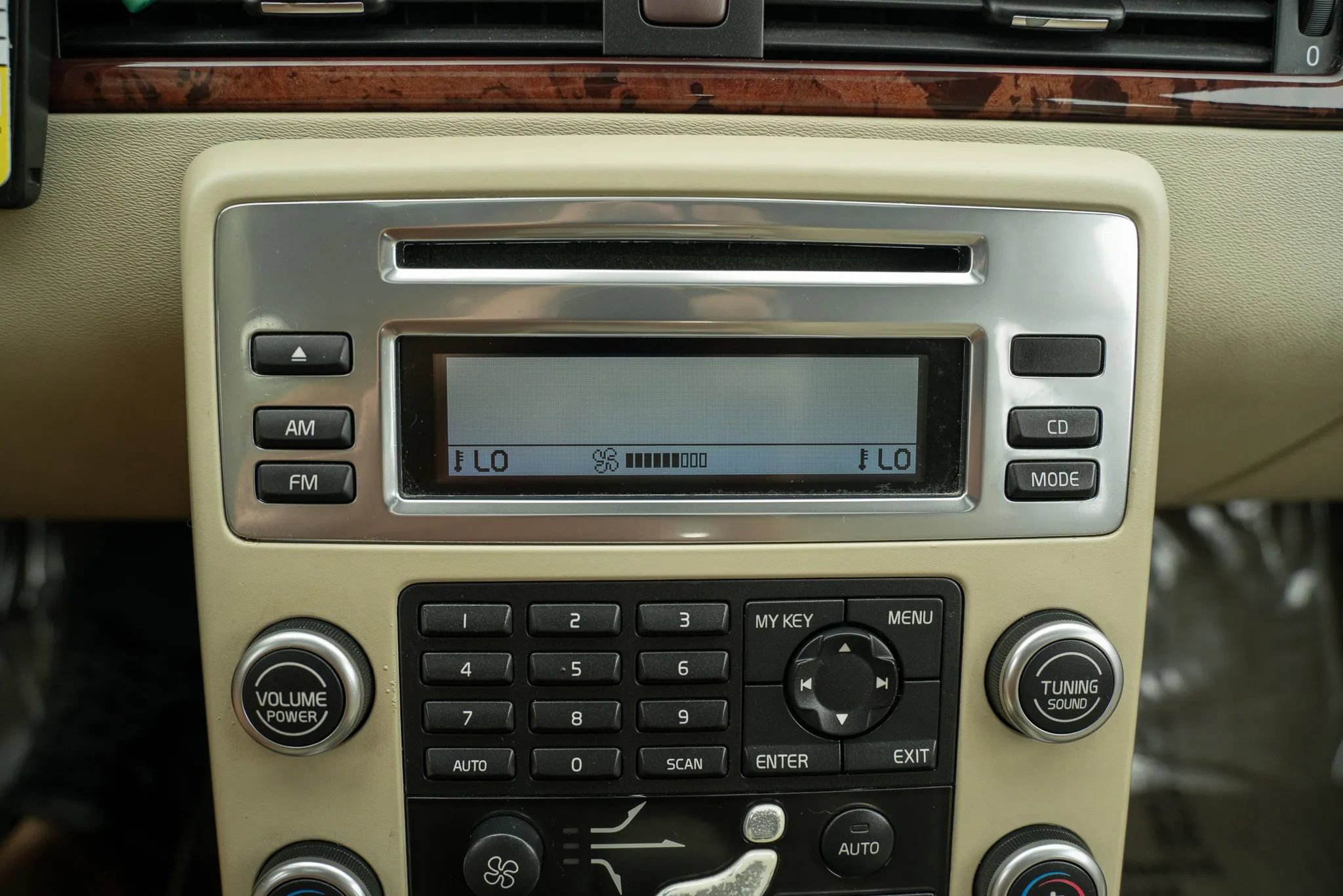 Used 2008 Volvo XC70 3.2 image 20