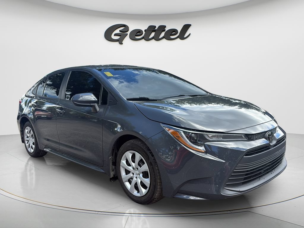Used 2025 Toyota Corolla LE FWD image 3