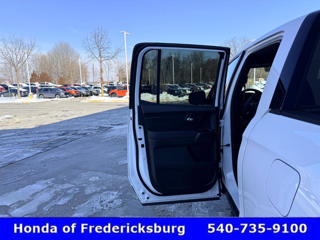 Certified 2025 Honda Ridgeline Black Edition image 34