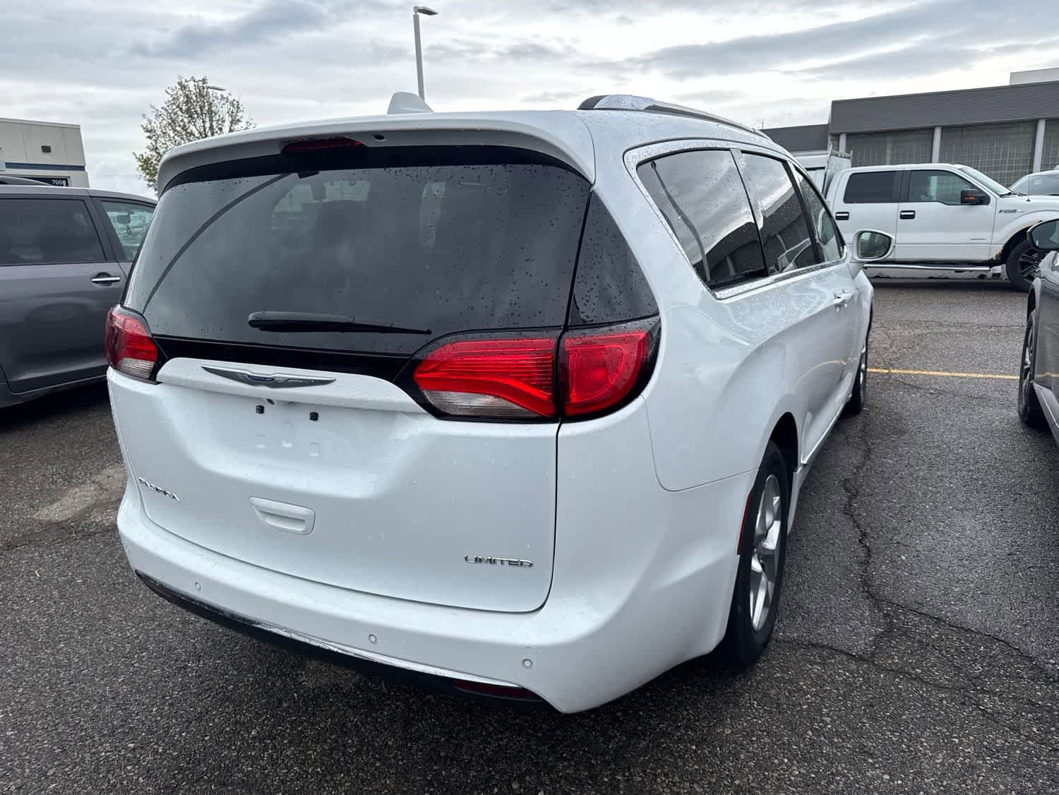 Used 2020 Chrysler Pacifica Limited FWD image 28