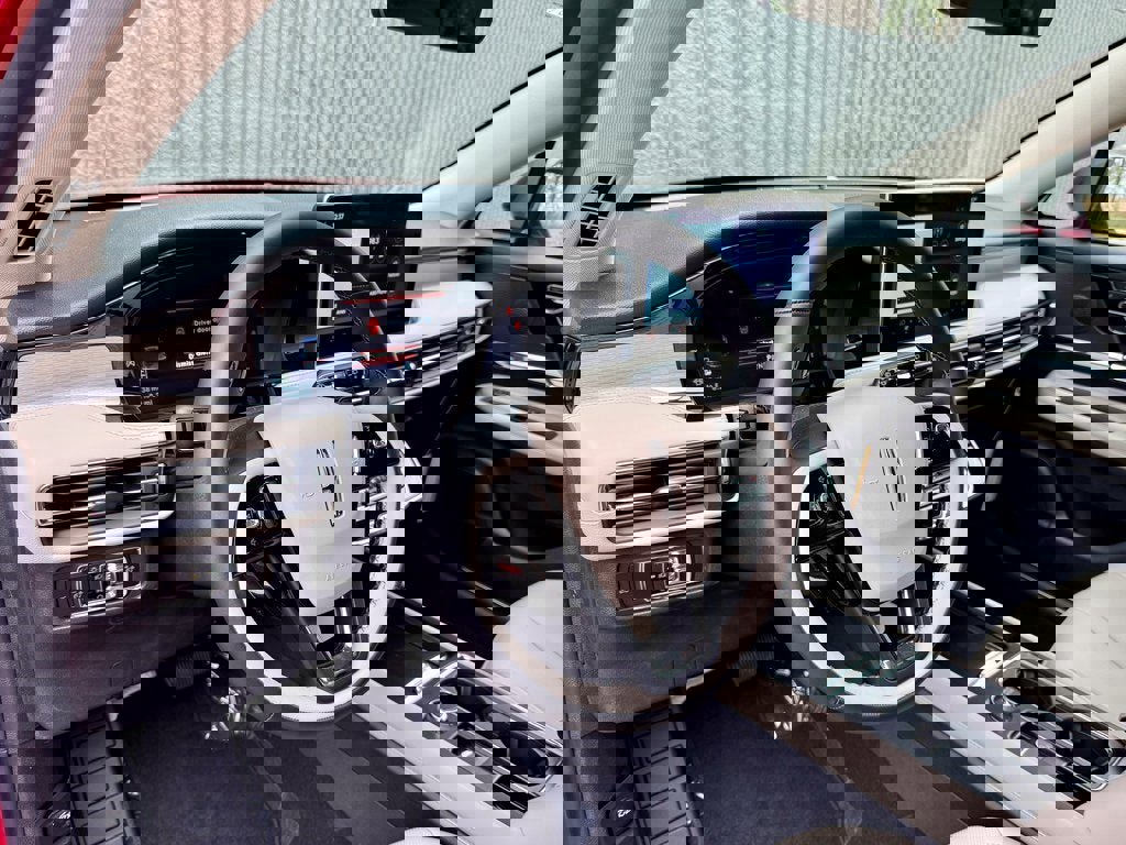 New 2025 Lincoln Corsair AWD w/ Equipment Group 101A image 9