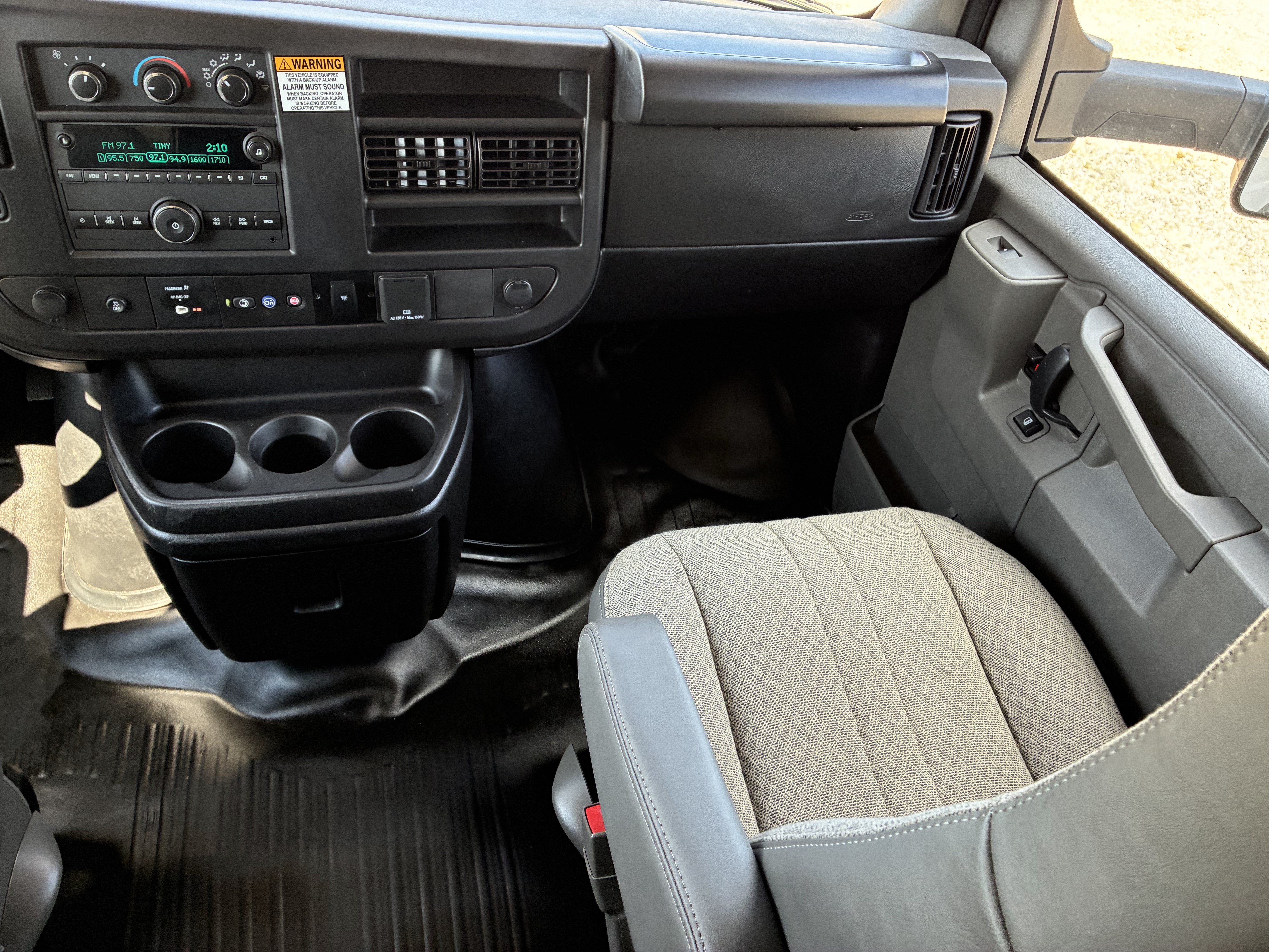 Used 2024 Chevrolet Express 4500 Extended w/ Power Convenience Package RWD image 17