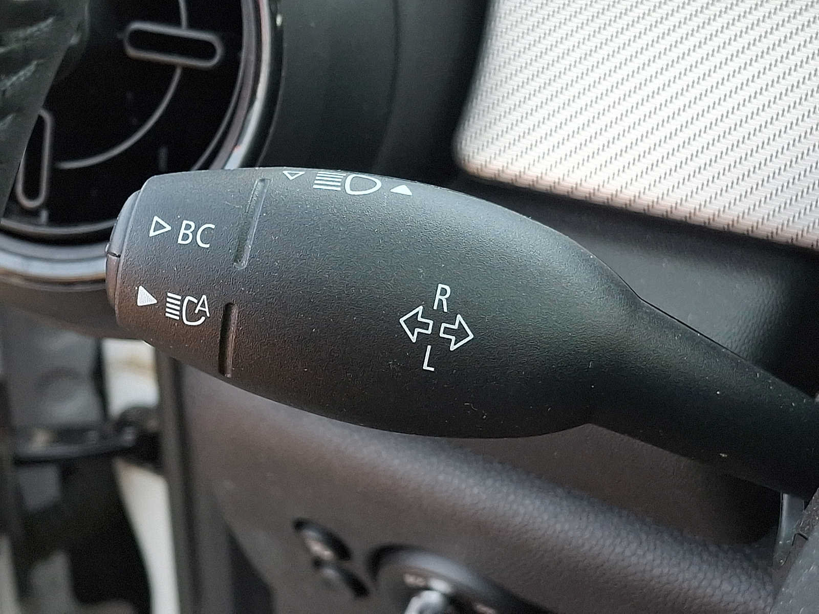 Used 2024 MINI Cooper 2-Door Hardtop FWD image 21