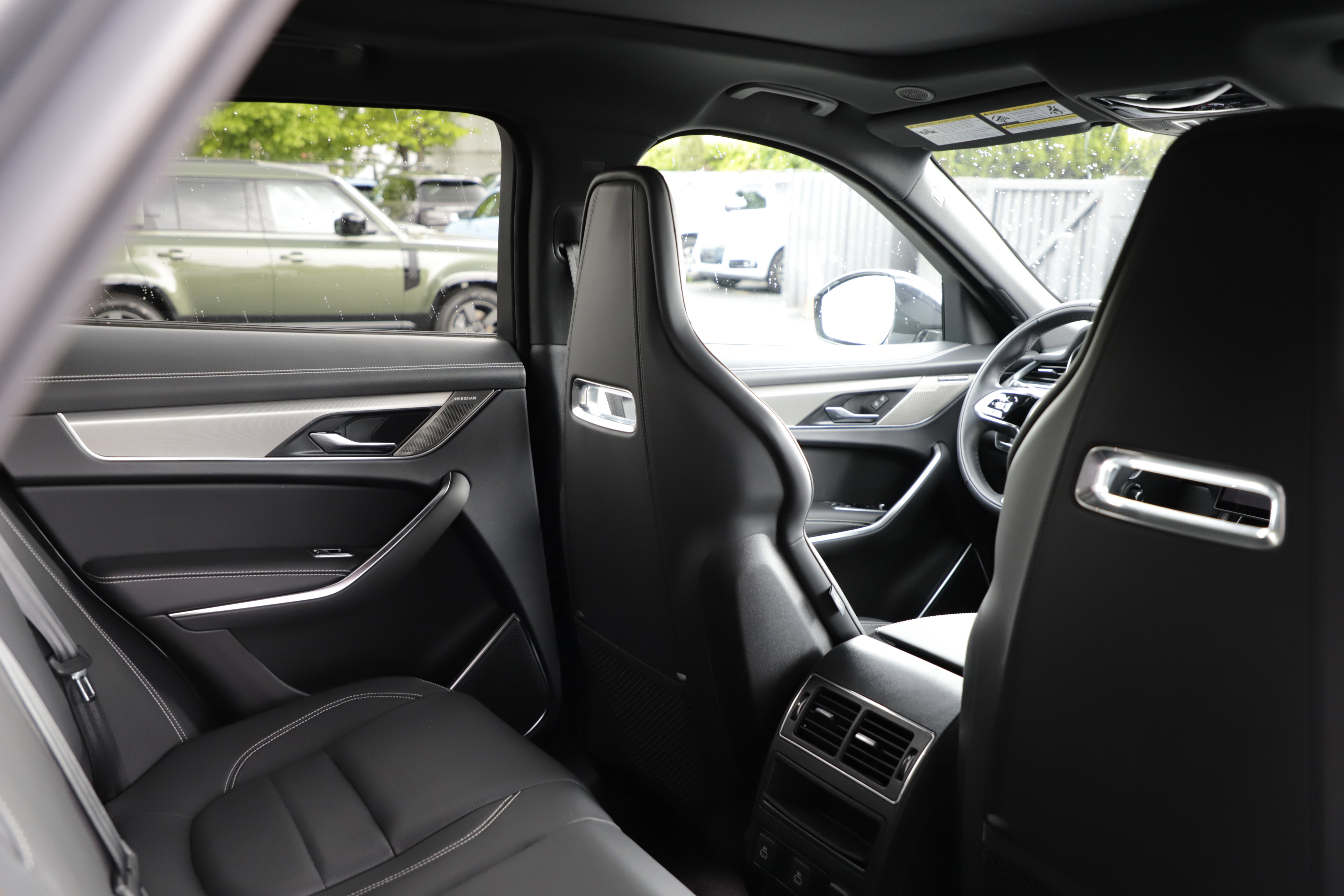 Certified 2025 Jaguar F-PACE R-Dynamic S AWD/4WD image 10