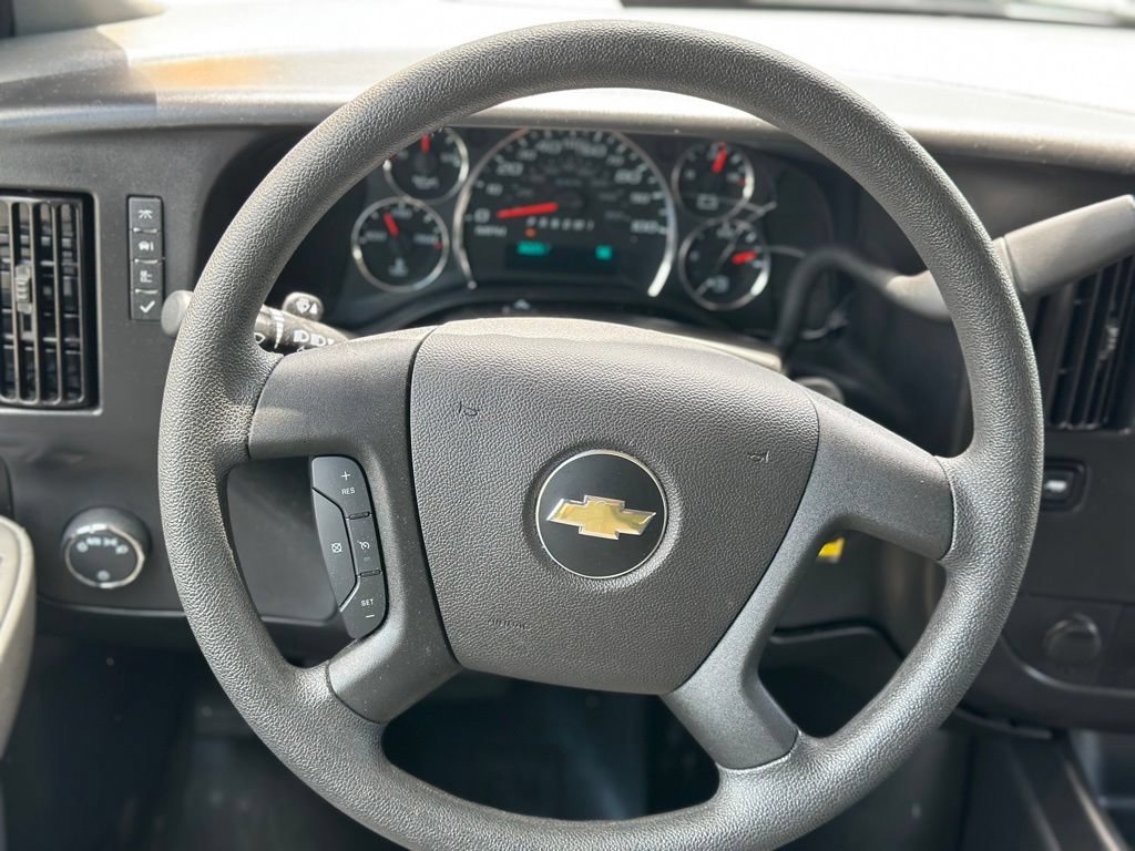 Used 2025 Chevrolet Express 3500 LT w/ LT Preferred Equipment Group RWD image 4