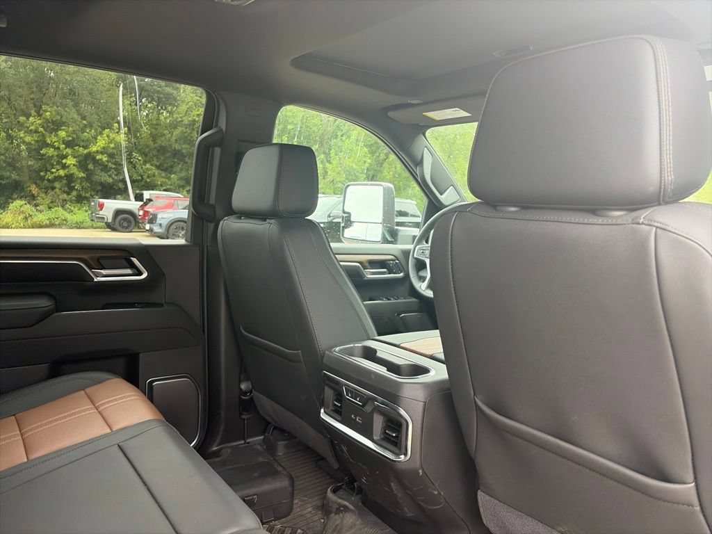 Used 2026 Chevrolet Silverado 2500 High Country w/ High Country Premium Package AWD/4WD image 13