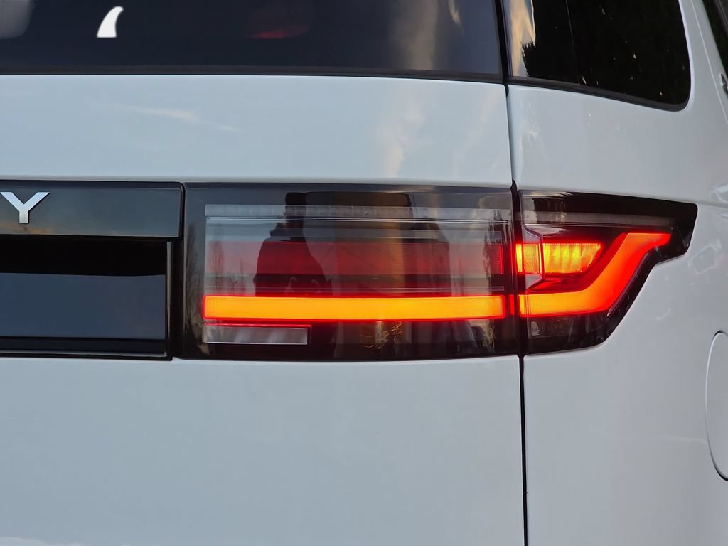 New 2026 Land Rover Discovery Limited Edition AWD/4WD image 36