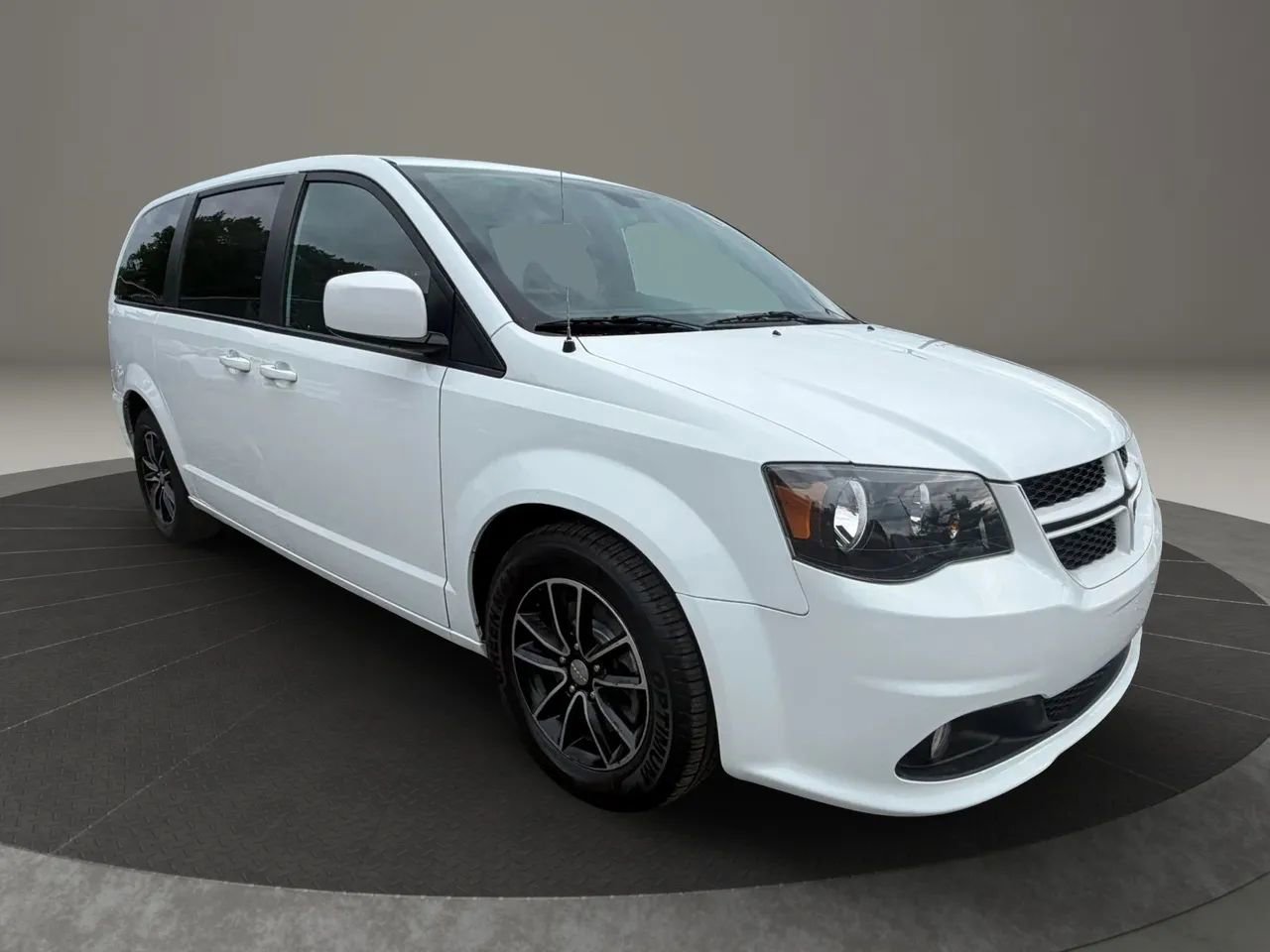 Used 2019 Dodge Grand Caravan GT FWD image 3