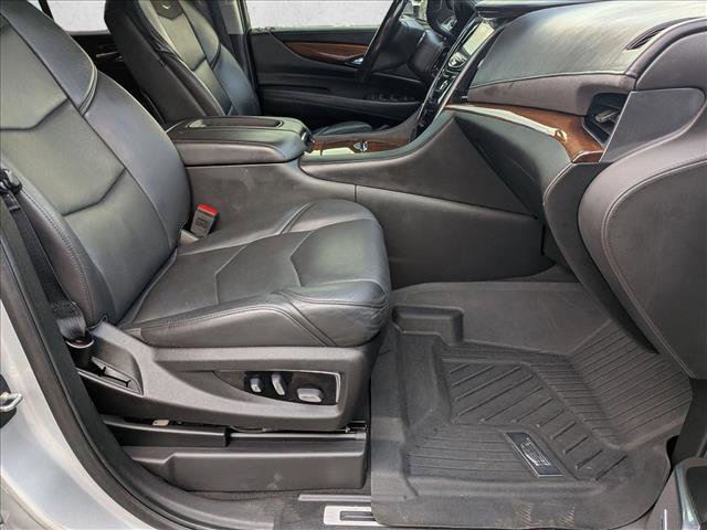 Used 2019 Cadillac Escalade Premium Luxury image 21