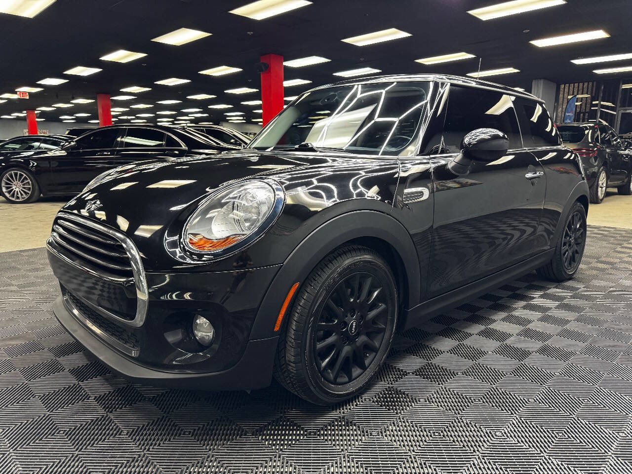 Used 2018 MINI Cooper 2-Door Hardtop w/ Signature Line Package image 6