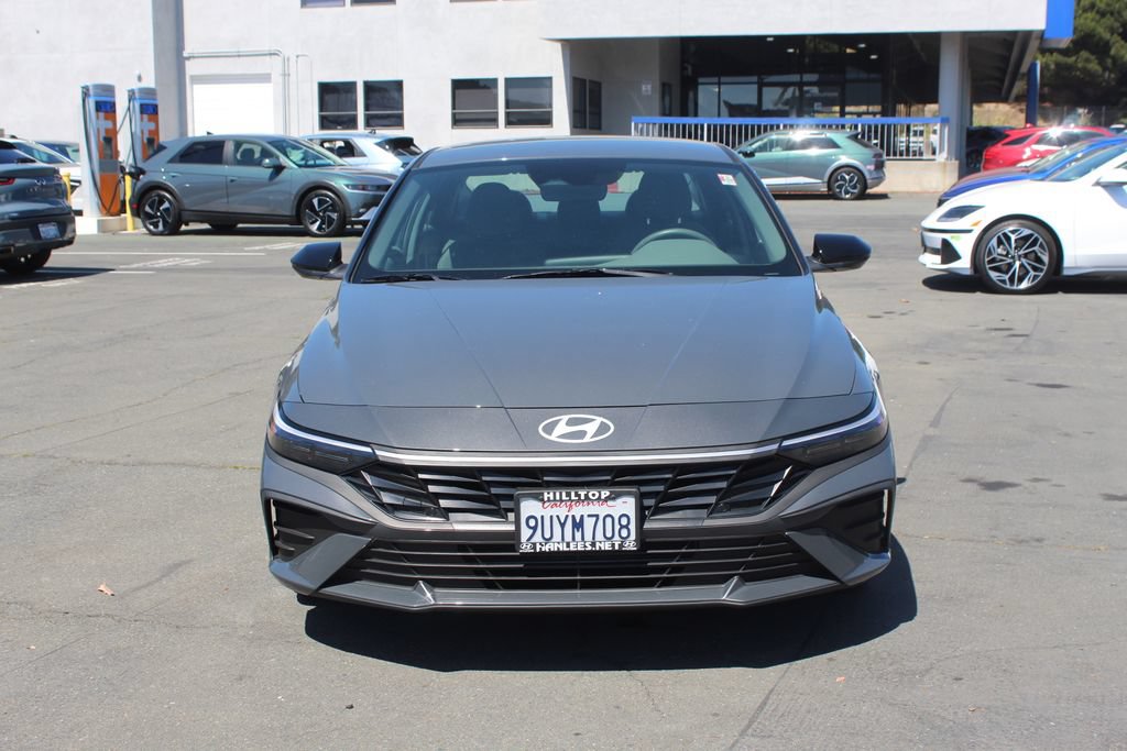 Used 2025 Hyundai Elantra Sport FWD image 4
