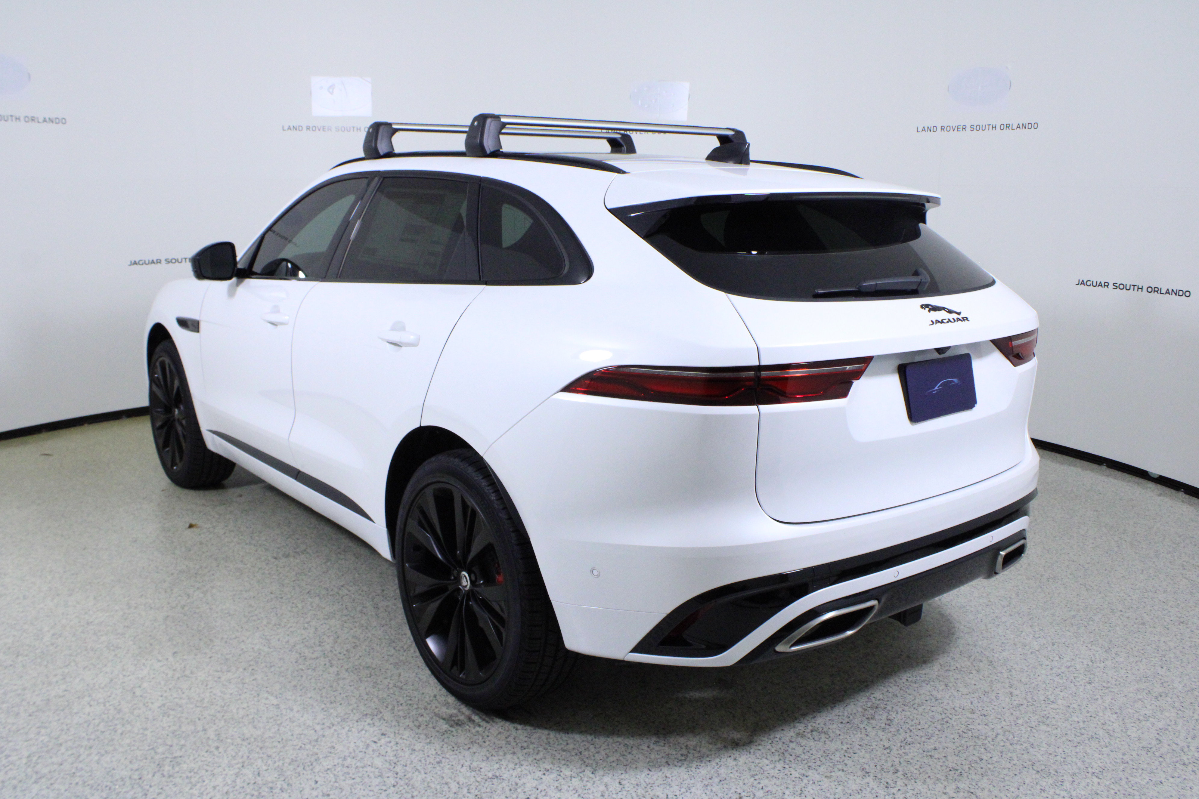 New 2025 Jaguar F-PACE R-Dynamic S image 5