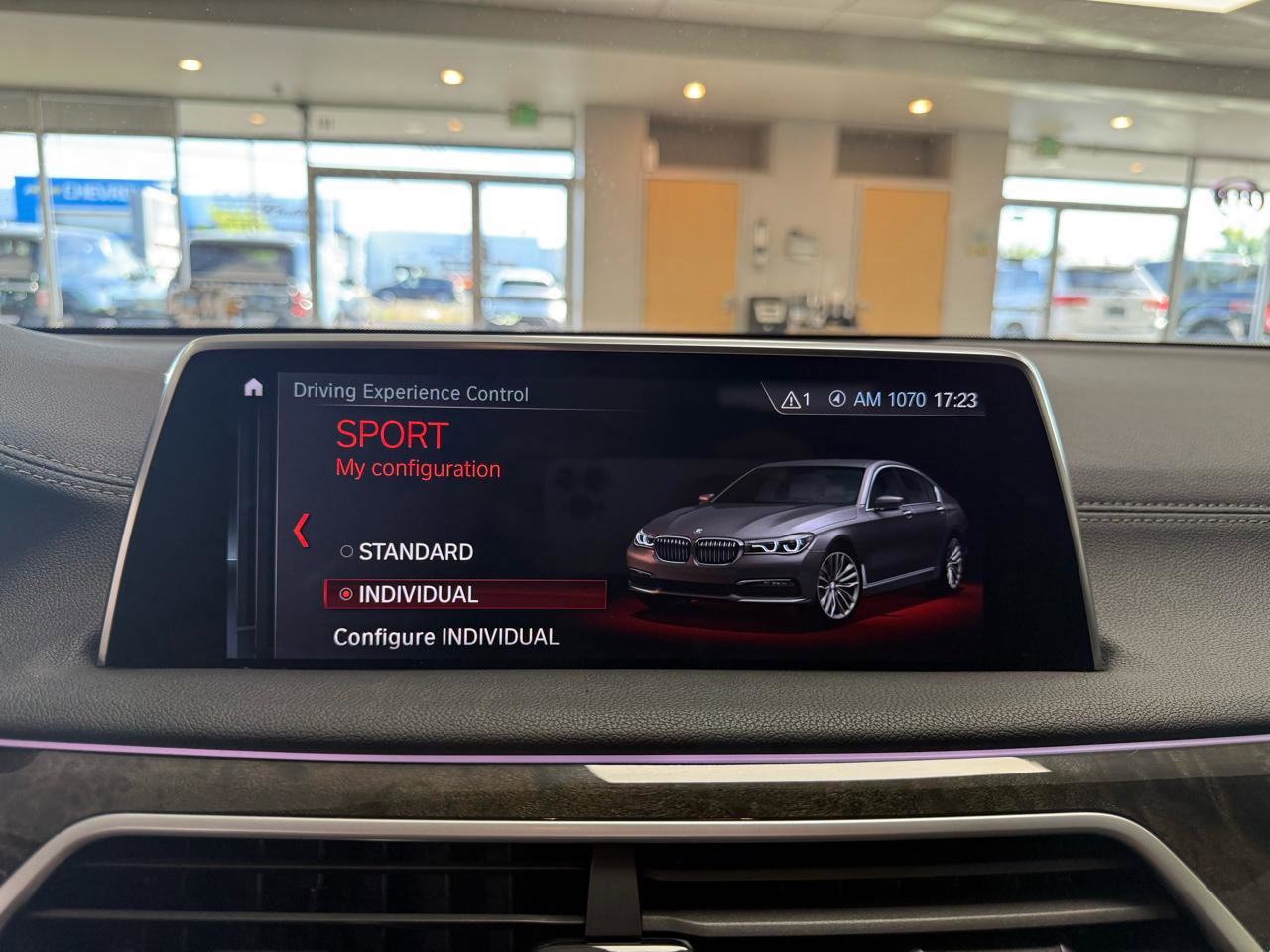 Used 2018 BMW 750i image 19