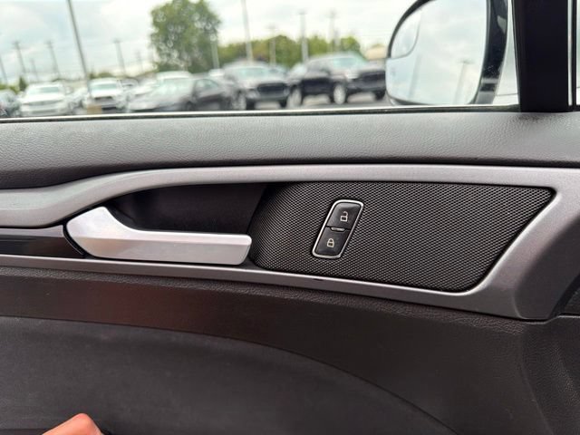 Used 2014 Ford Fusion SE FWD image 18