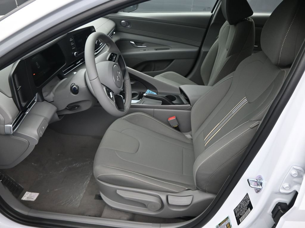 Used 2025 Hyundai Elantra Sport image 9