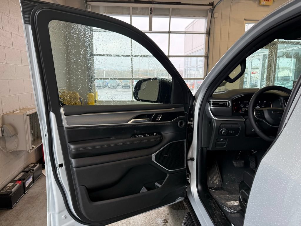 New 2026 Jeep Grand Wagoneer L 4WD w/ Premium Group I image 69