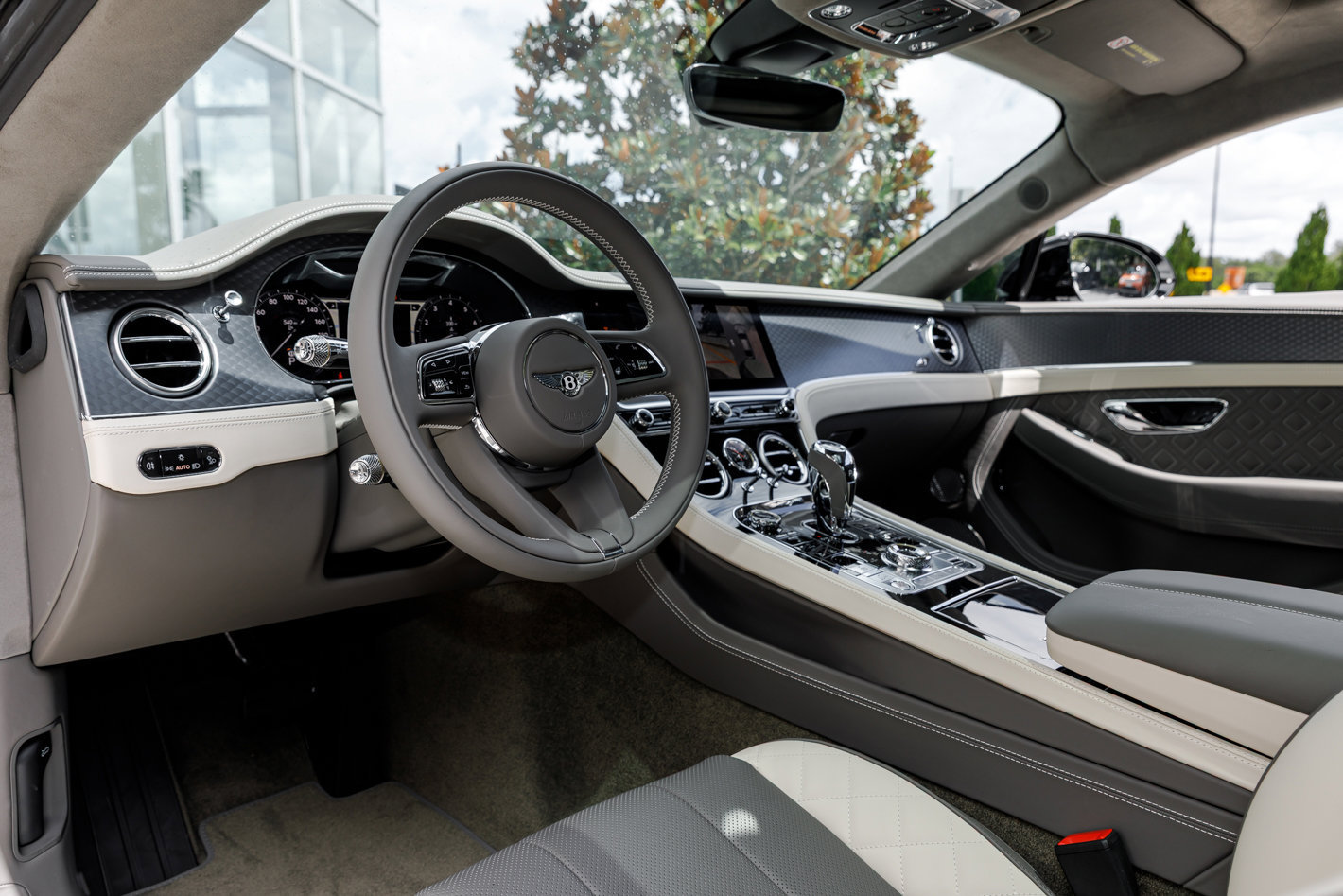 Used 2024 Bentley Continental GT V8 image 27