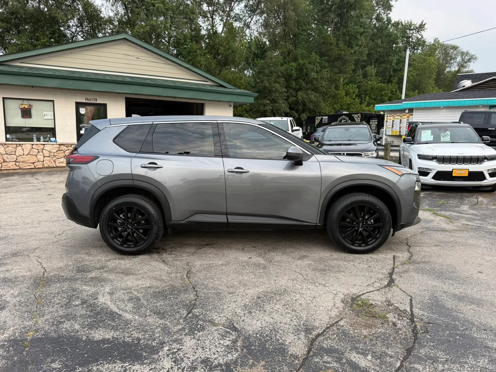 Used 2021 Nissan Rogue SV AWD/4WD image 6
