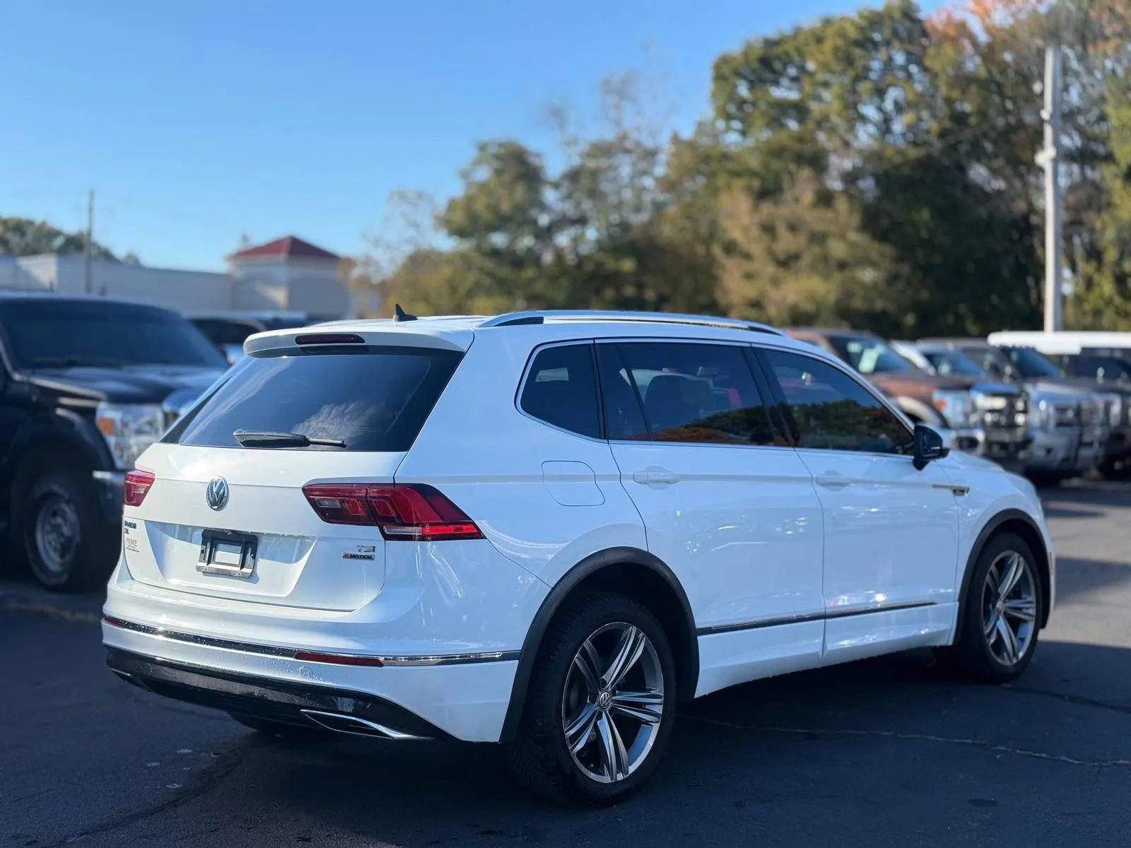 Used 2018 Volkswagen Tiguan SEL w/ R-Line Package AWD/4WD image 7