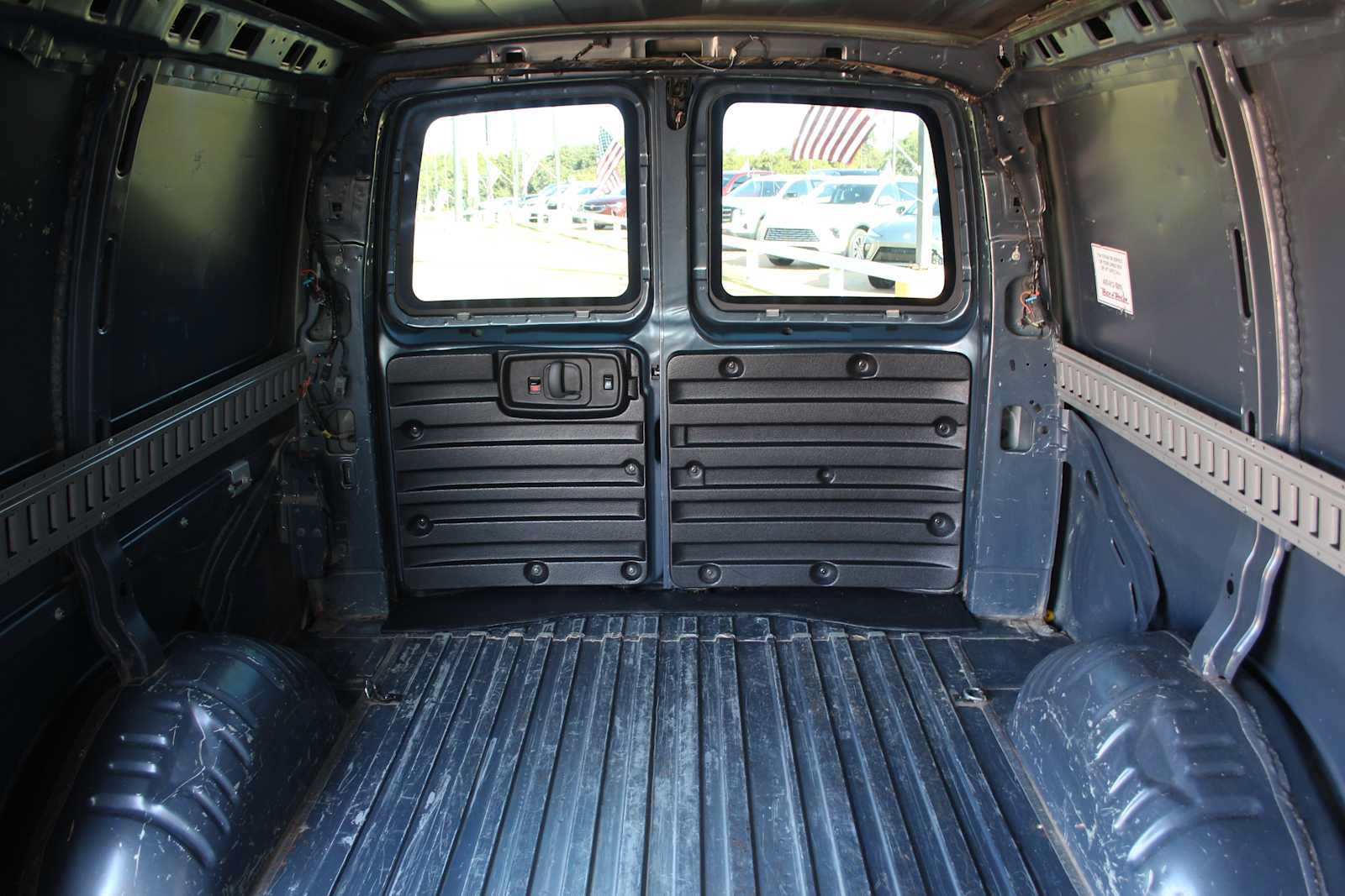 Used 2019 Chevrolet Express 2500 w/ Driver Convenience Package RWD image 22