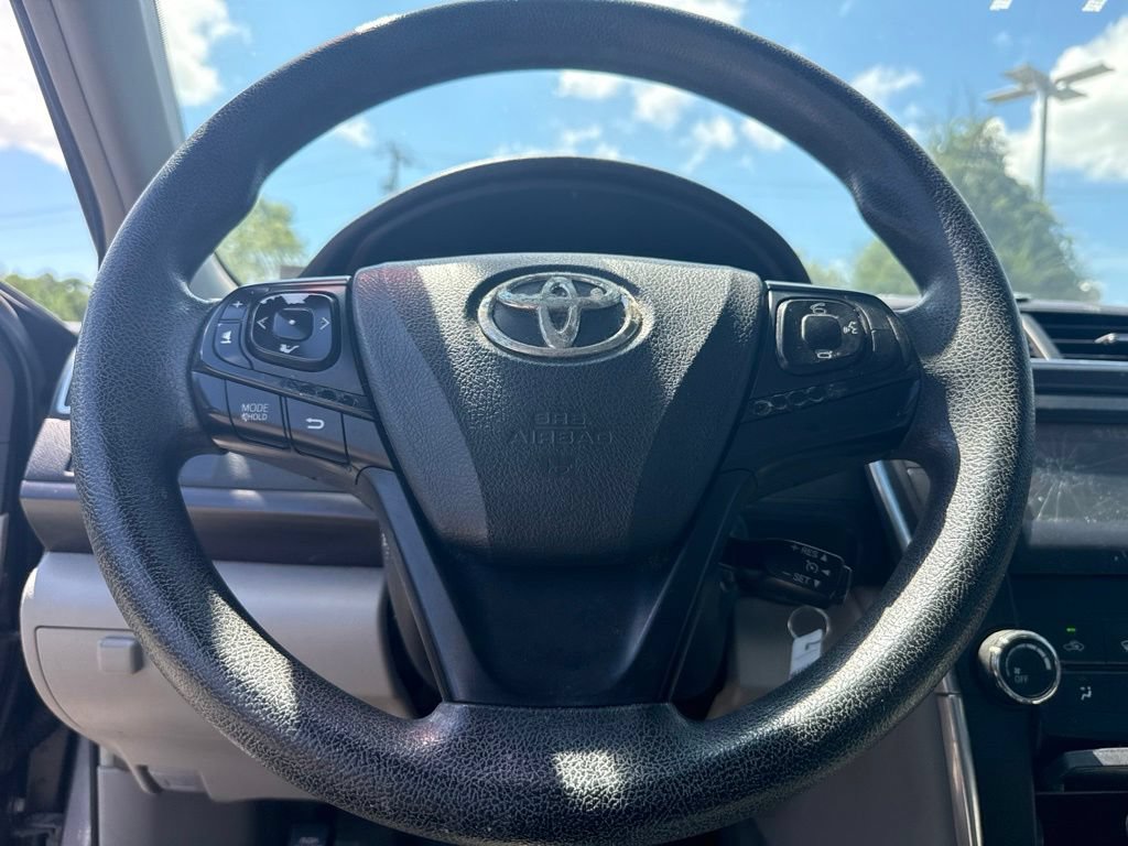 Used 2015 Toyota Camry LE FWD image 7