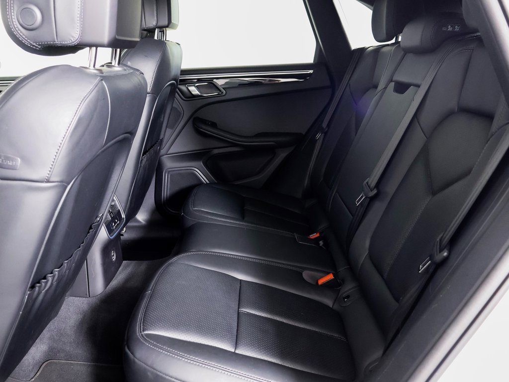 Used 2025 Porsche Macan image 9