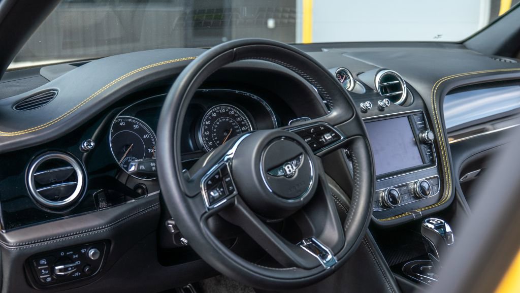 Used 2019 Bentley Bentayga image 38