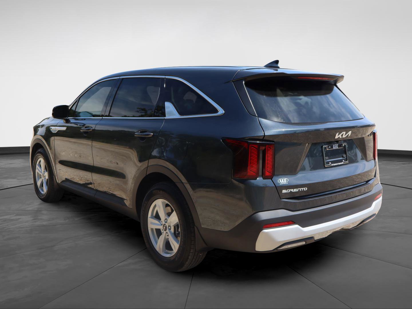 Used 2025 Kia Sorento LX image 4