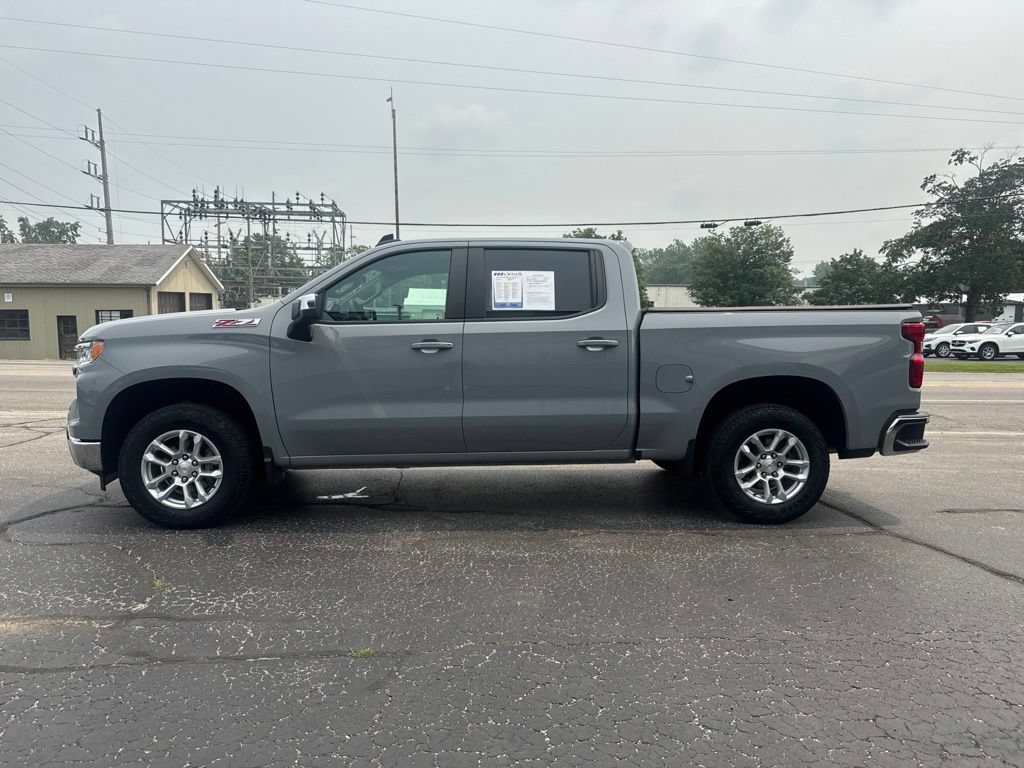 Used 2024 Chevrolet Silverado 1500 LT AWD/4WD image 4