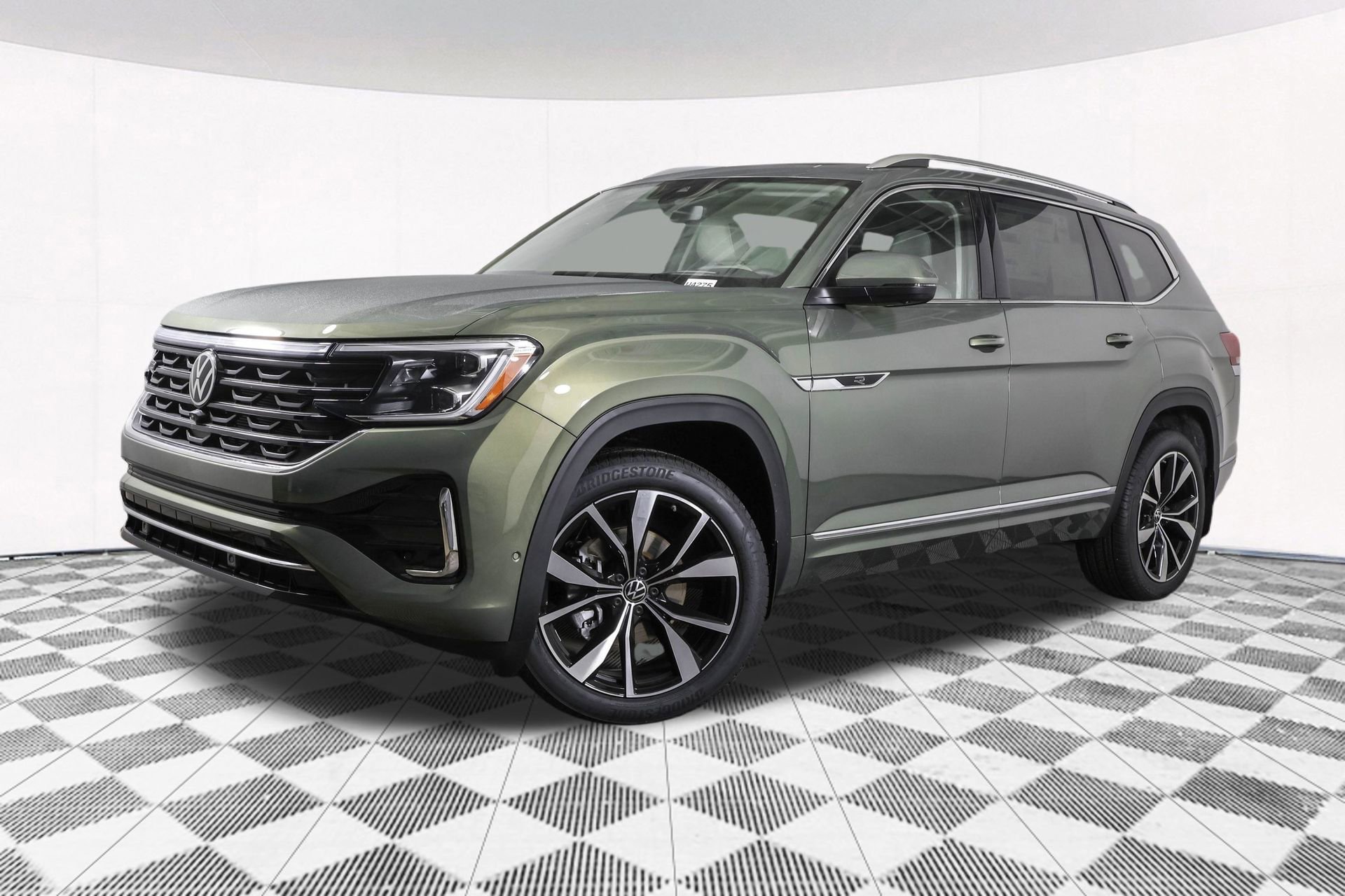 New 2026 Volkswagen Atlas SEL Premium R-Line image 2