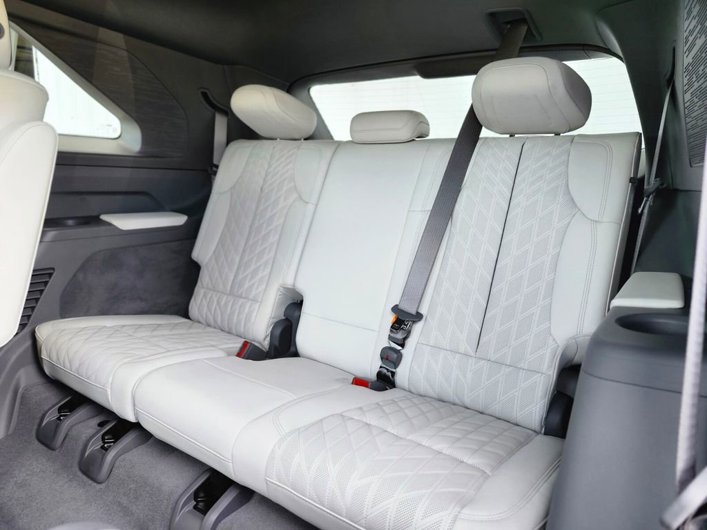 Used 2025 Cadillac Escalade IQ Luxury 1 w/ LPO, Radiant Package image 15