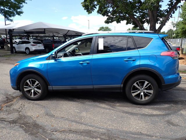 Used 2018 Toyota RAV4 XLE AWD/4WD image 2