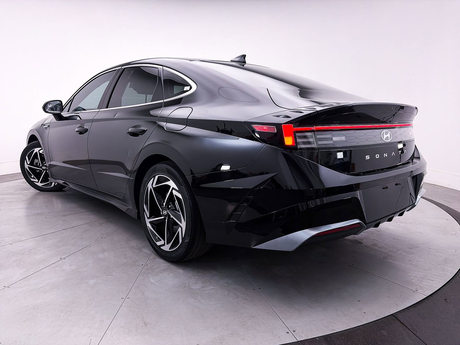 Used 2024 Hyundai Sonata SEL w/ Convenience Package image 2
