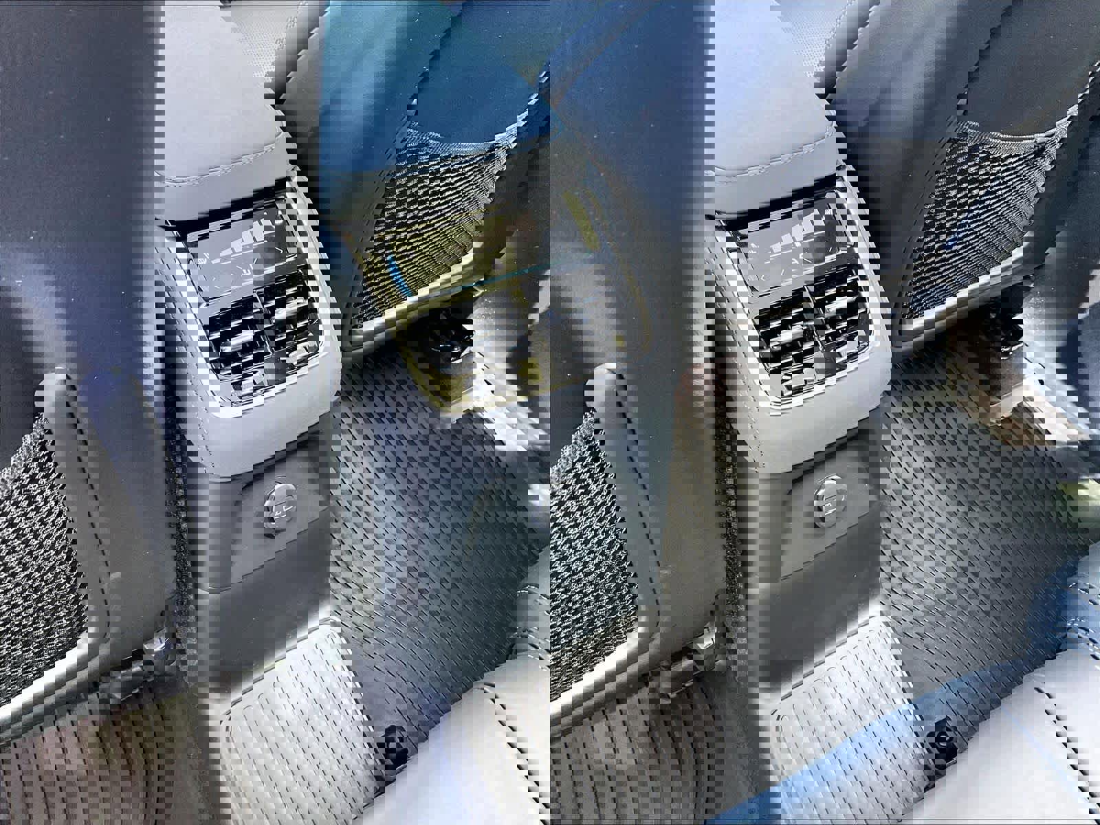 Used 2025 Volvo XC90 T8 Ultra w/ Protection Package Premier image 38