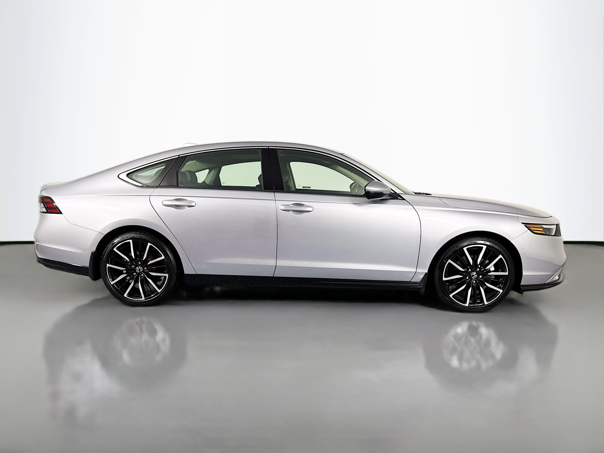 Used 2023 Honda Accord Touring image 4