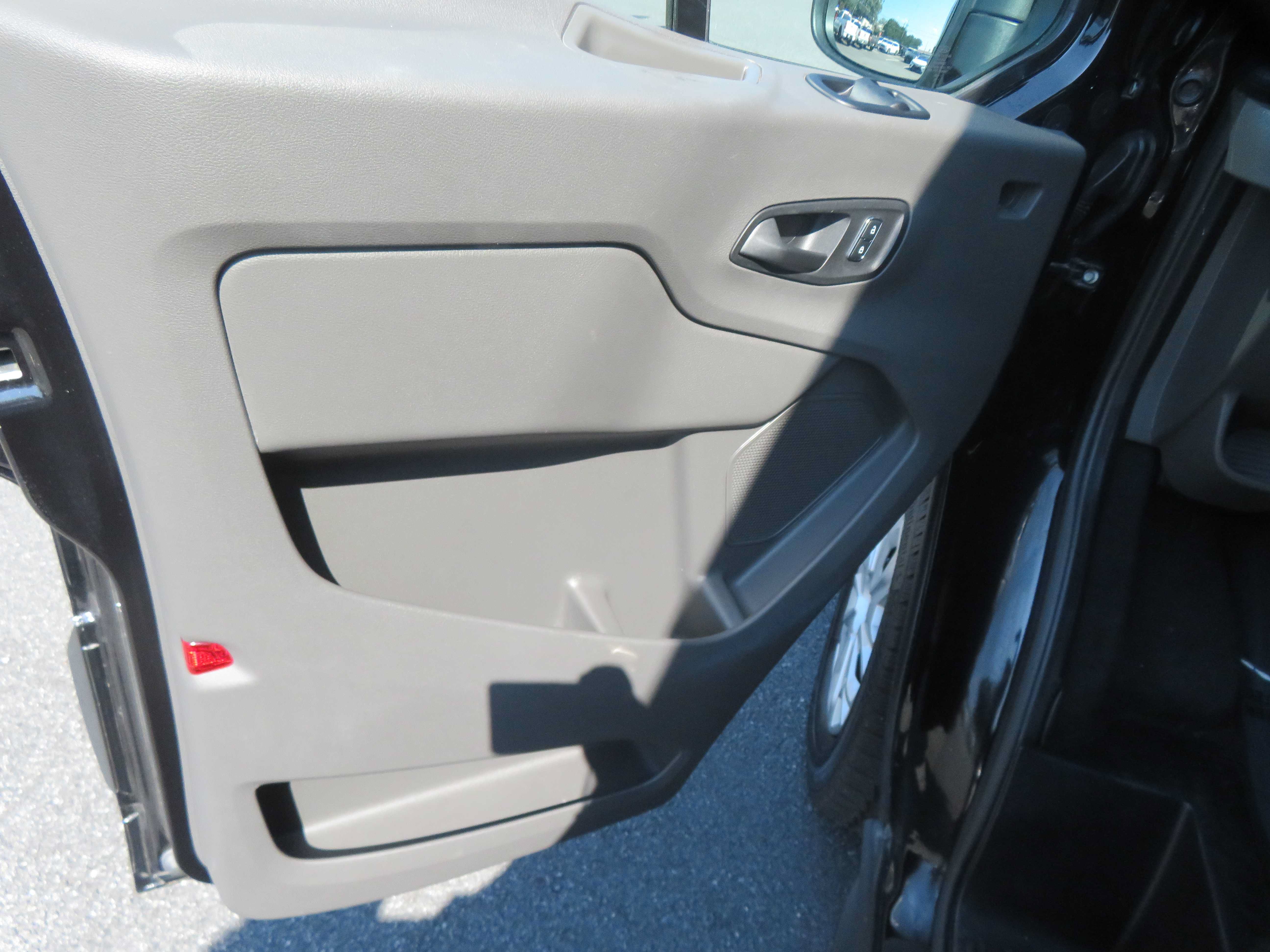 Used 2025 Ford Transit 350 XLT RWD image 14