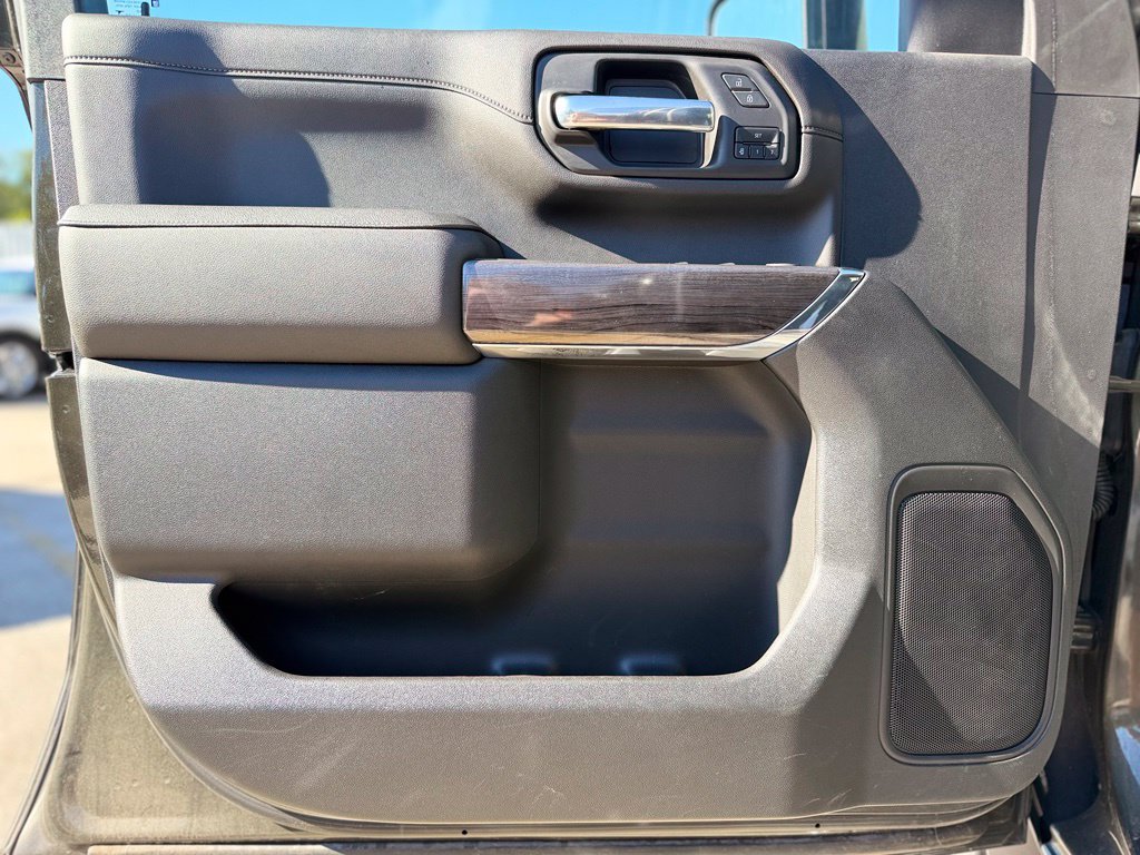 Used 2023 Chevrolet Silverado 2500 LTZ AWD/4WD image 16