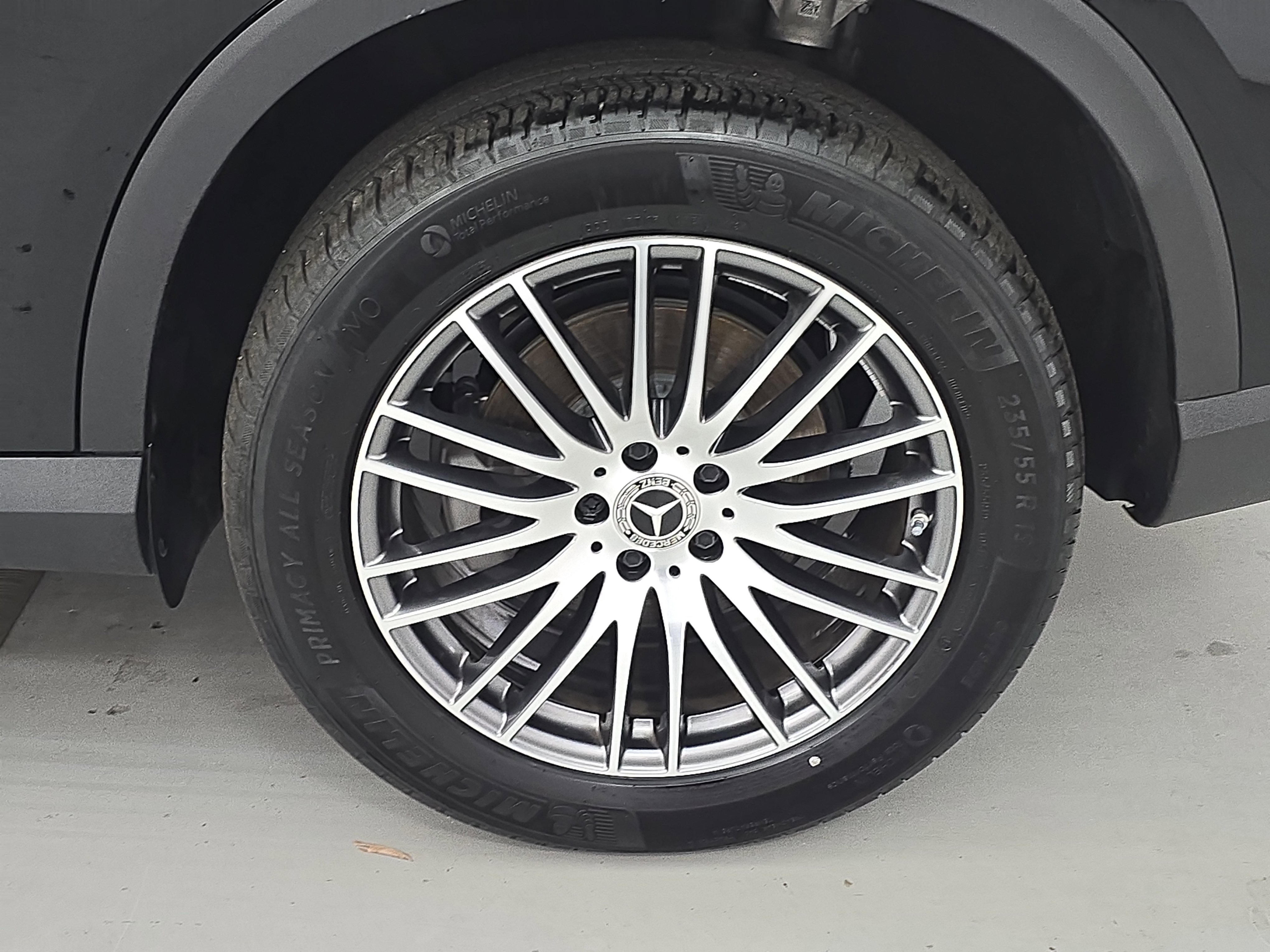 Used 2025 Mercedes-Benz GLC 300 4MATIC image 33