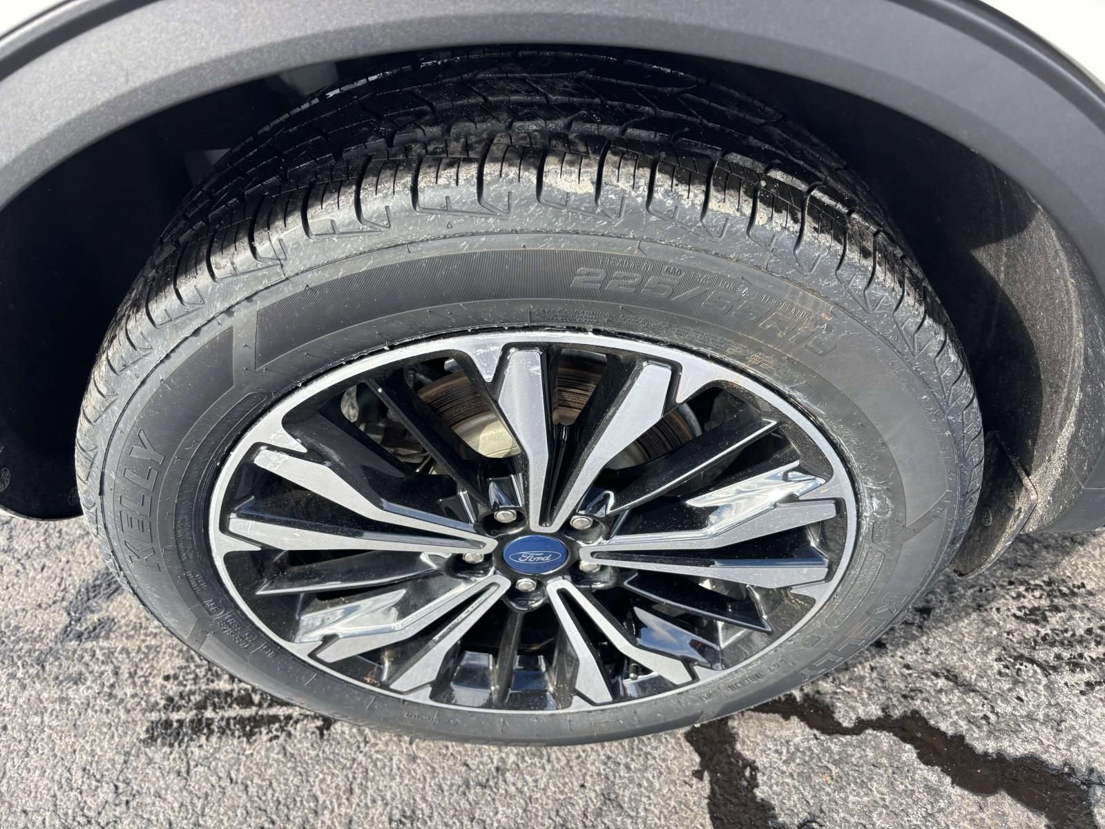 Certified 2021 Ford Escape SE w/ SE Sport Appearance Package image 12