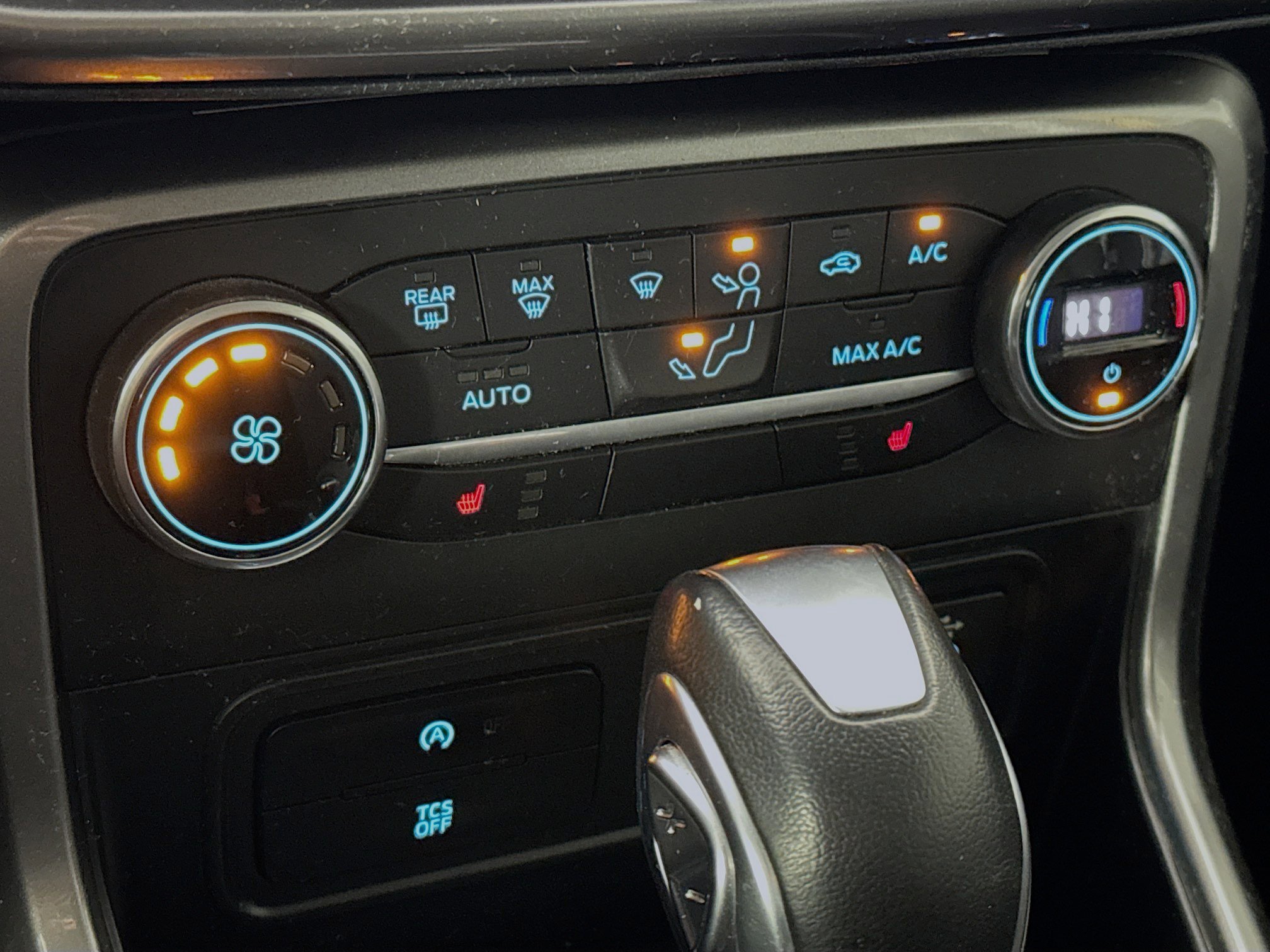 Used 2021 Ford EcoSport SE w/ SE Convenience Package image 16