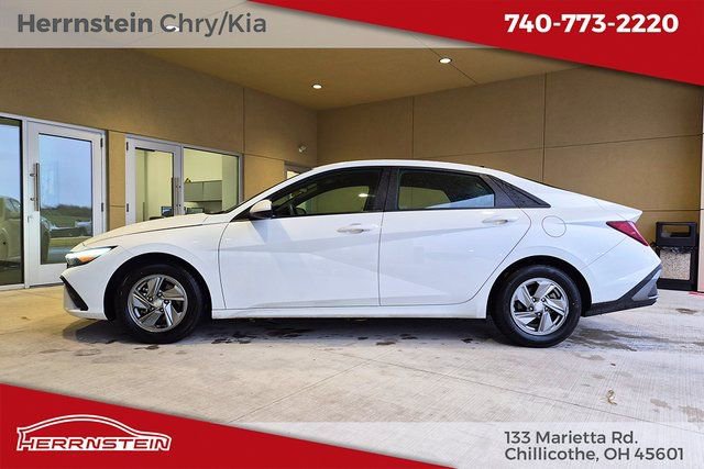 Used 2024 Hyundai Elantra SE image 4