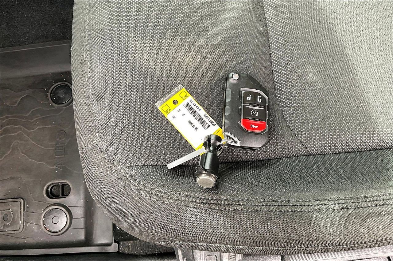 Certified 2023 Jeep Wrangler Unlimited w/ Cold Weather Group image 32