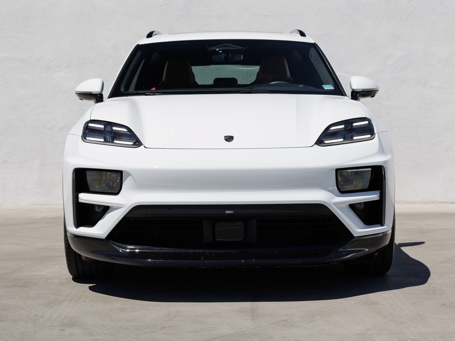 Certified 2025 Porsche Macan Turbo Electric AWD/4WD image 10