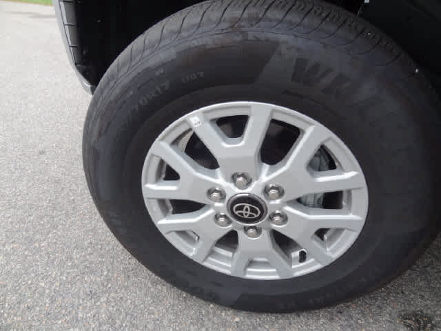 Used 2025 Toyota Tacoma SR5 AWD/4WD image 34