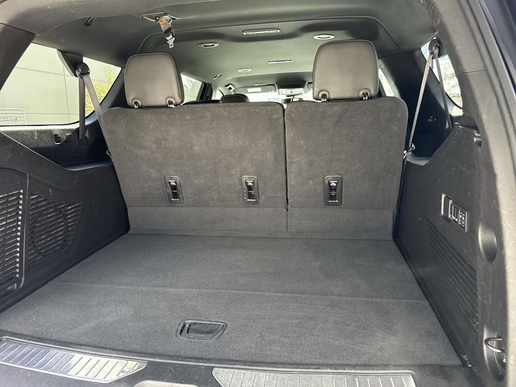 Used 2024 Chevrolet Suburban Premier image 24