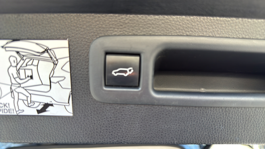 Used 2021 Toyota Highlander Limited AWD/4WD image 21